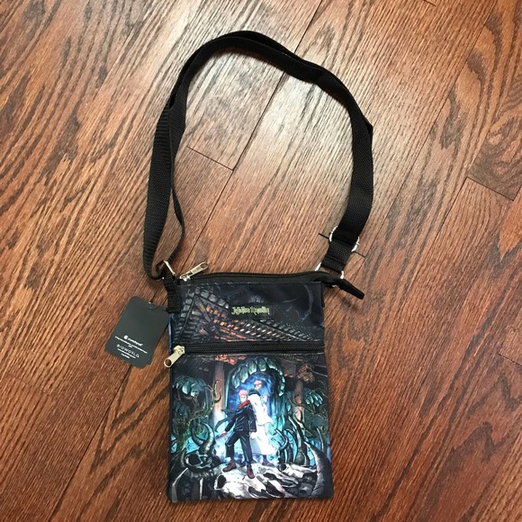 Bioworld x Crunchyroll Jujutsu Kaisen NWT Passport Small Graphic Crossbody Bag - Picture 1 of 11
